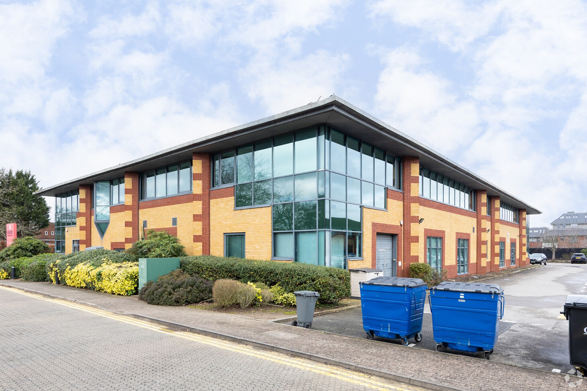 Albert Dr, Woking for lease Primary Photo- Image 1 of 3