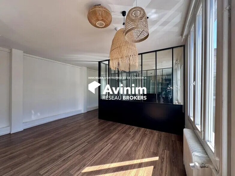 Office in Asnières-sur-Seine for lease - Interior Photo - Image 3 of 11
