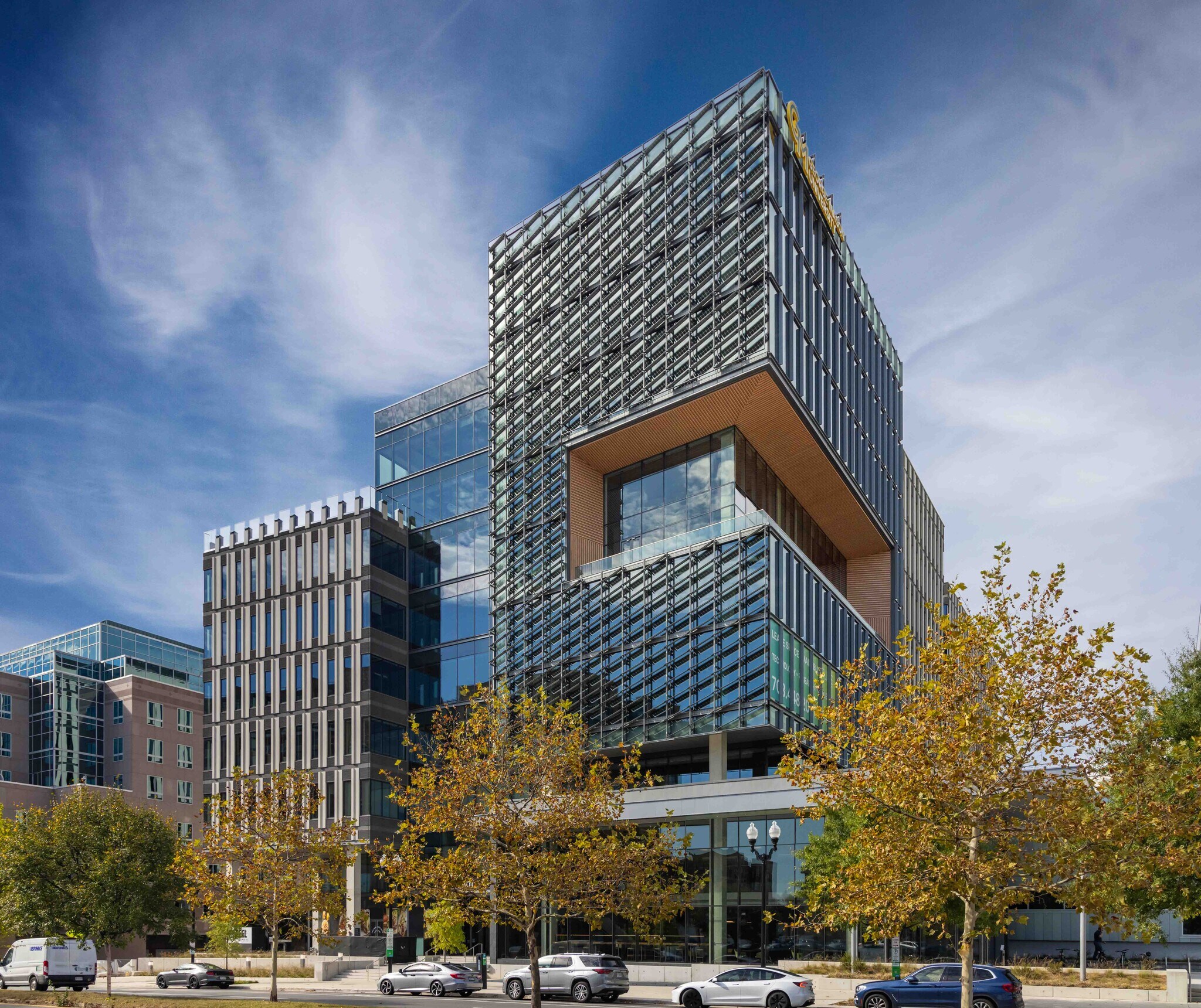 3401 Fairfax Dr, Arlington, VA à louer Photo du bâtiment- Image 1 de 16