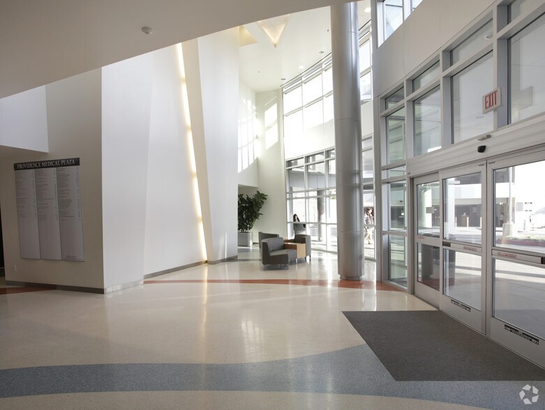 191 S Buena Vista St, Burbank, CA à louer - Hall d’entrée - Image 2 de 4