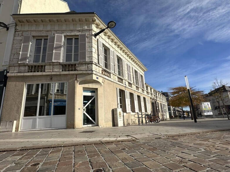 Bureau dans Chartres à vendre - Photo du bâtiment - Image 1 de 14