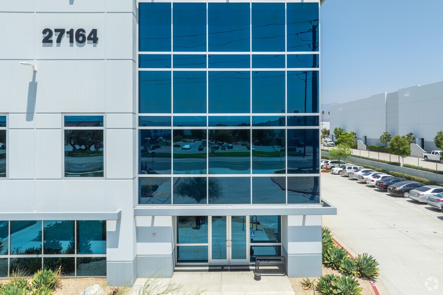 27164 San Bernardino Ave, Redlands, CA à louer - Photo du bâtiment - Image 3 de 4