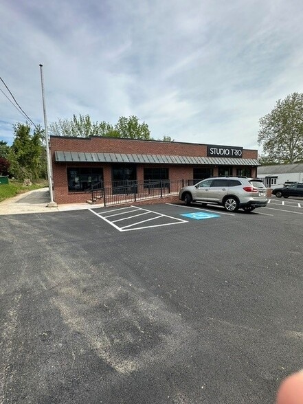 351 Lancaster Ave, Malvern, PA for lease - Primary Photo - Image 1 of 1