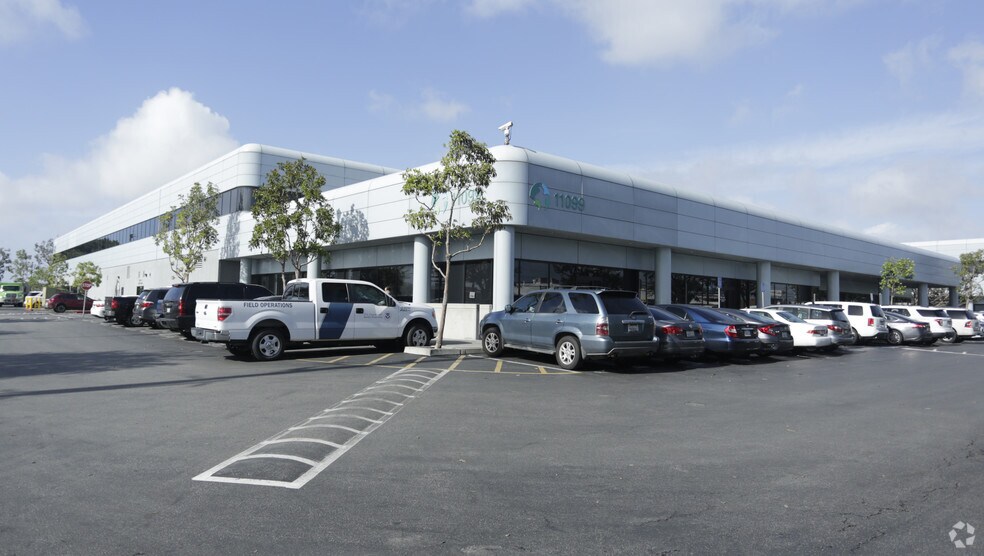 11099 S La Cienega Blvd, Los Angeles, CA à louer - Photo du bâtiment - Image 3 de 7