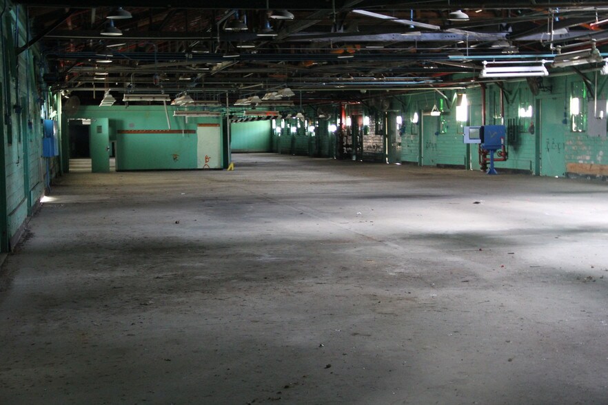 300 Denton St, Hooks, TX à louer - Photo intérieure - Image 2 de 5