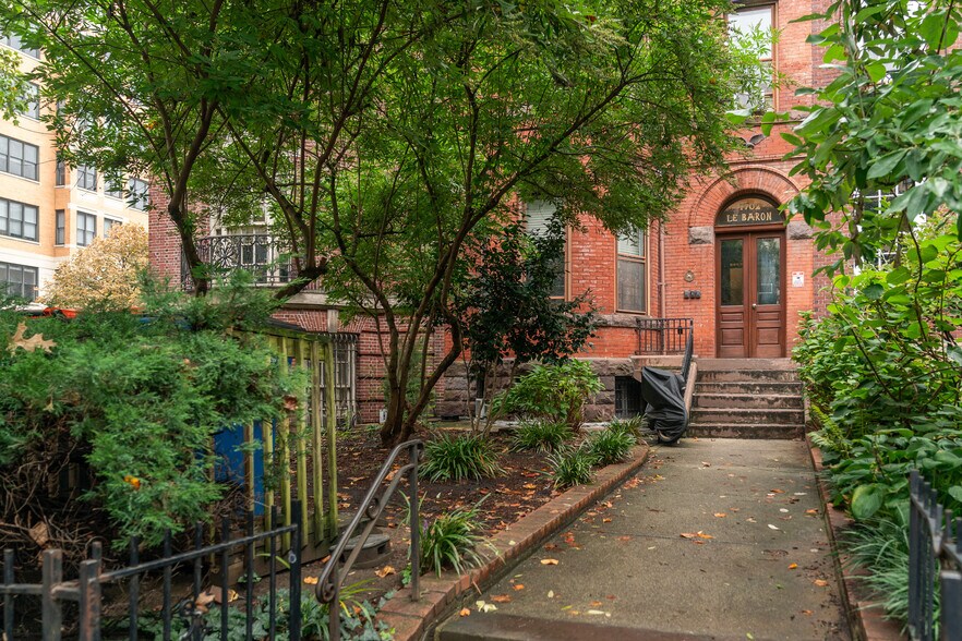 1702 16th St NW, Washington, DC à vendre - Photo du bâtiment - Image 1 de 14