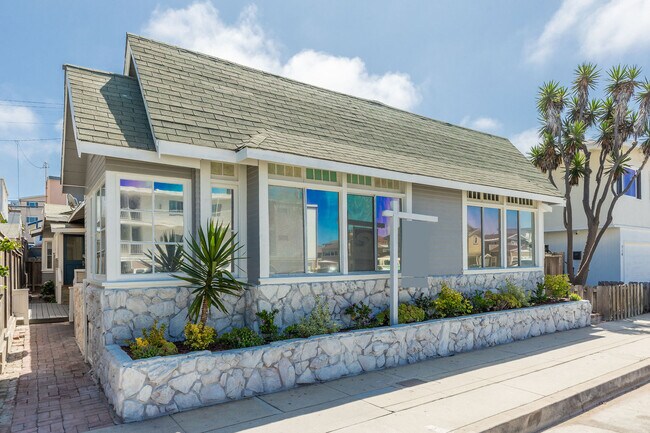 More details for 724 Hermosa Ave, Hermosa Beach, CA - Multifamily for Sale