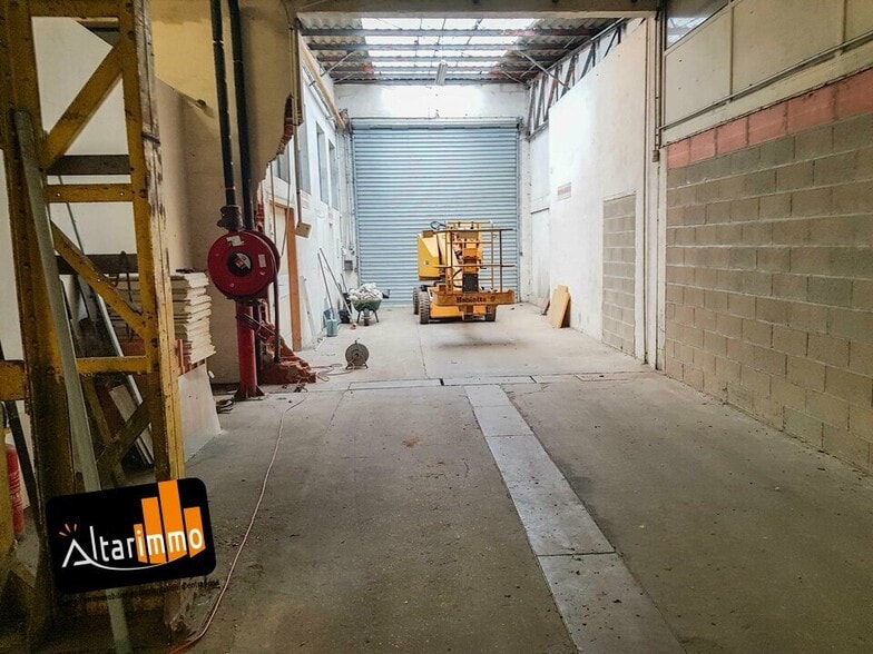 Flex in Lucé for lease - Interior Photo - Image 2 of 10