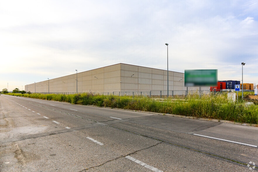 Industrial in Parla, Madrid for lease - Primary Photo - Image 1 of 3