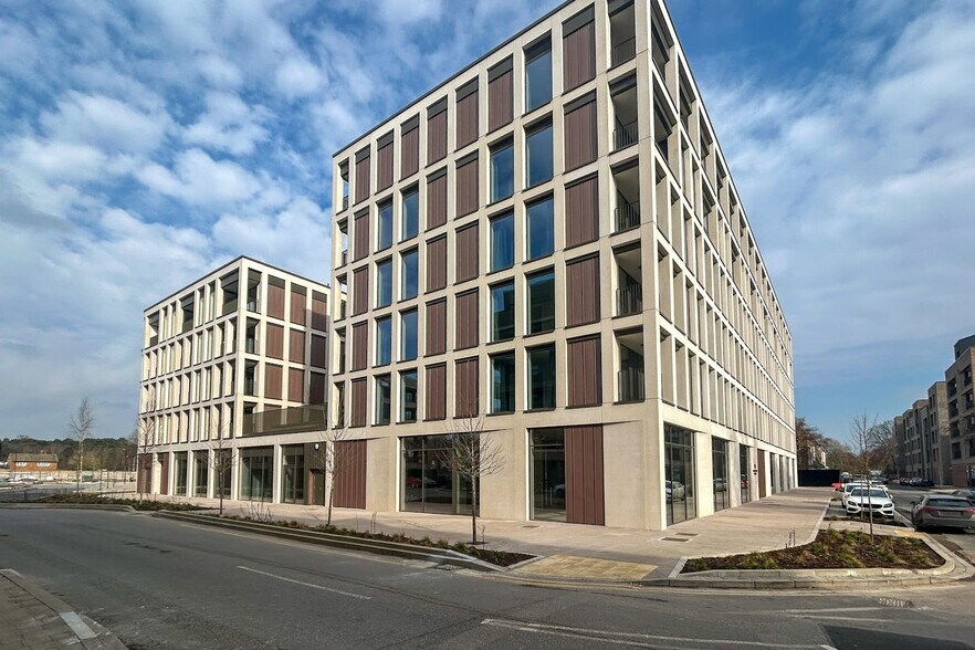 19-21 Dartmouth Av, Woking à louer - Photo principale - Image 1 de 6