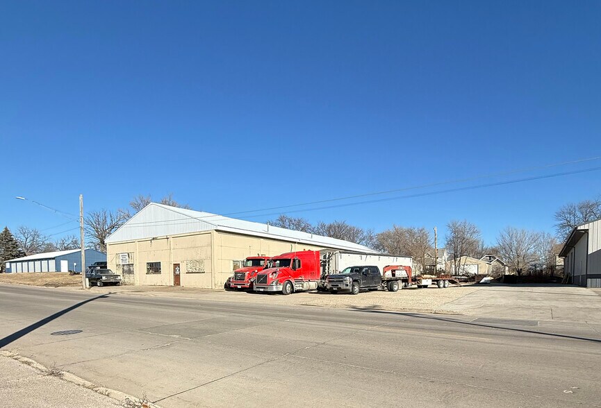 104 11th St NE, Austin, MN à vendre - Photo du bâtiment - Image 2 de 17