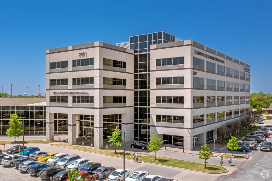 2021 N MacArthur Blvd, Irving, TX à louer - Photo du bâtiment - Image 2 de 16