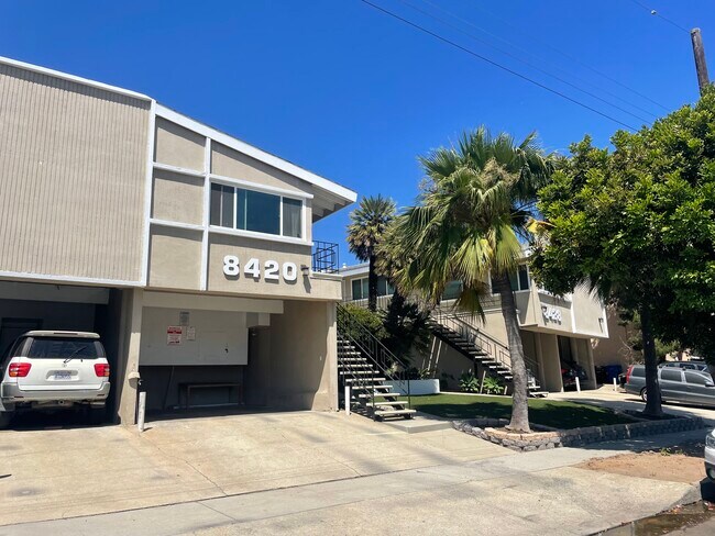 Plus de détails pour 8420 Gulana Ave, Playa Del Rey, CA - Multi-résidentiel à vendre