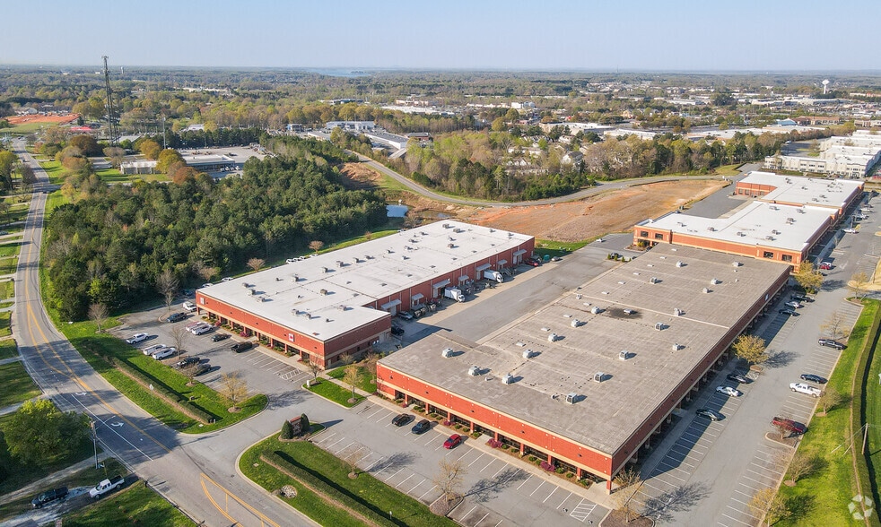128 Talbert Rd, Mooresville, NC for lease - Building Photo - Image 2 of 7