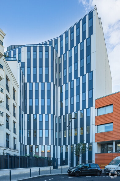 Office in Saint-Ouen-sur-Seine for lease - Building Photo - Image 2 of 4