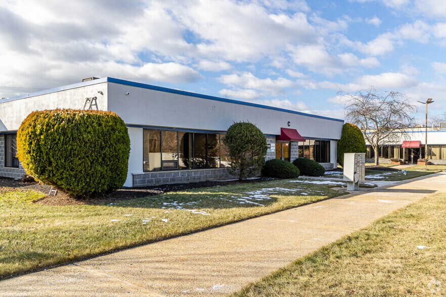 2525 Highway 130, Cranbury, NJ for lease - Building Photo - Image 1 of 7