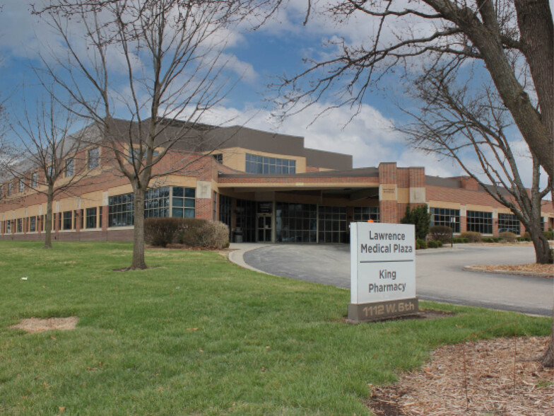 1112 W 6th St, Lawrence, KS for lease - Building Photo - Image 1 of 4