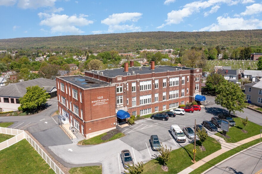 125 N Enola Dr, Enola, PA à vendre - Photo du bâtiment - Image 2 de 21