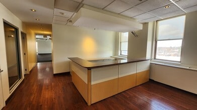 306 S Washington Ave, Royal Oak, MI for lease Interior Photo- Image 2 of 9
