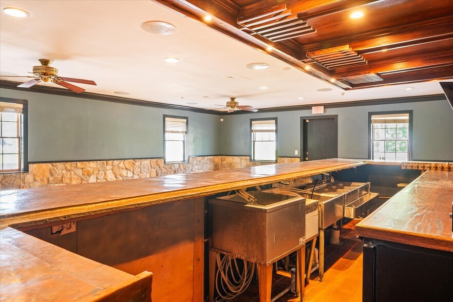 1369 Pittsford Mendon Rd, Mendon, NY à vendre - Photo du bâtiment - Image 3 de 24