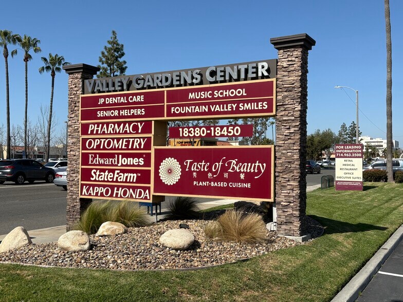 18384-18450 Brookhurst St, Fountain Valley, CA à louer - Photo du bâtiment - Image 2 de 3