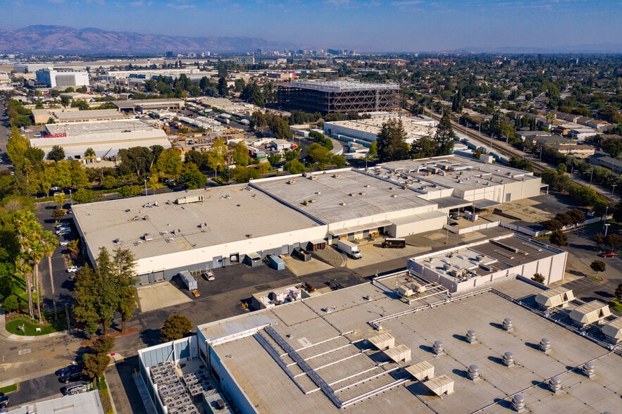 1600-1688 Memorex Dr, Santa Clara, CA for lease - Building Photo - Image 1 of 1