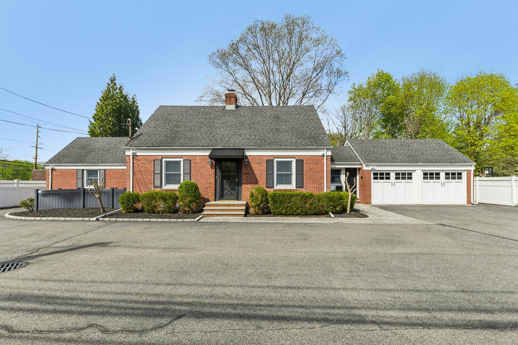 1 Huntington Bay Rd, Huntington, NY for sale Primary Photo- Image 1 of 36