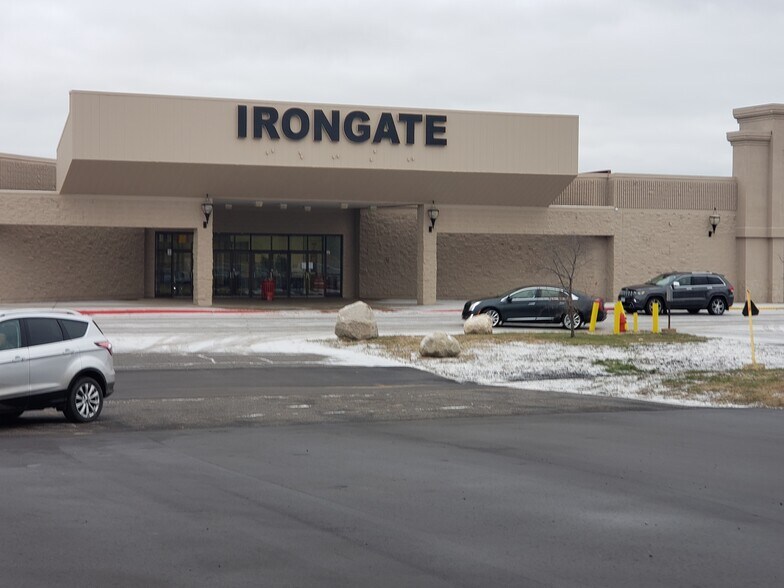 990 W 41st St, Hibbing, MN à louer - Photo du bâtiment - Image 1 de 25