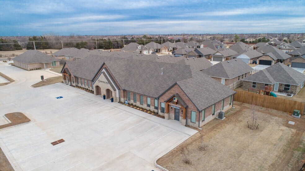 13901 S Western Ave, Oklahoma City, OK à louer - Photo du bâtiment - Image 3 de 18