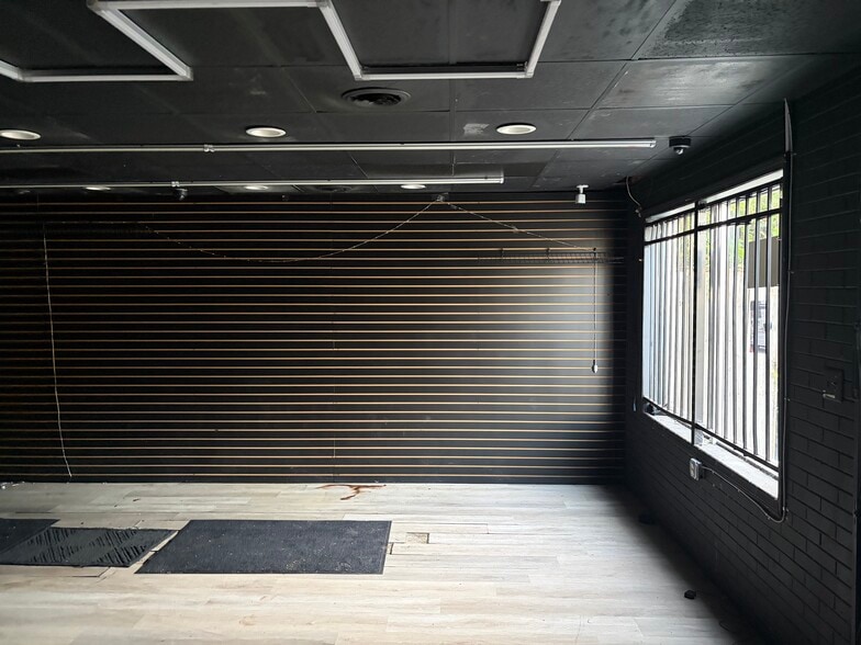 2501 E Bessemer Ave, Greensboro, NC for lease - Building Photo - Image 2 of 13