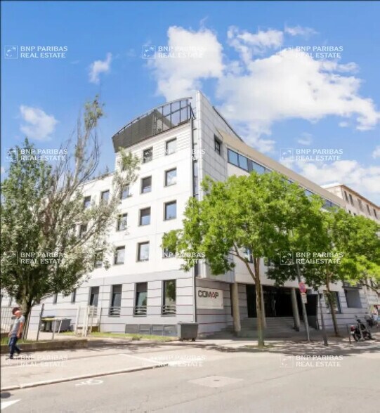 Office in Lyon for lease - Building Photo - Image 3 of 4
