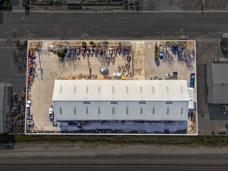 301 Wetmore St, Manteca, CA for lease - Building Photo - Image 2 of 9