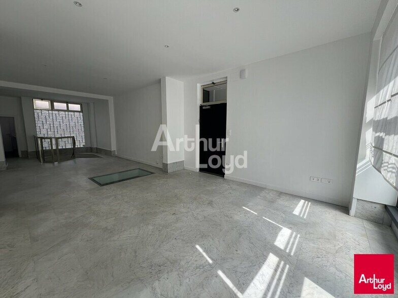 Office in Rennes for lease - Interior Photo - Image 2 of 6