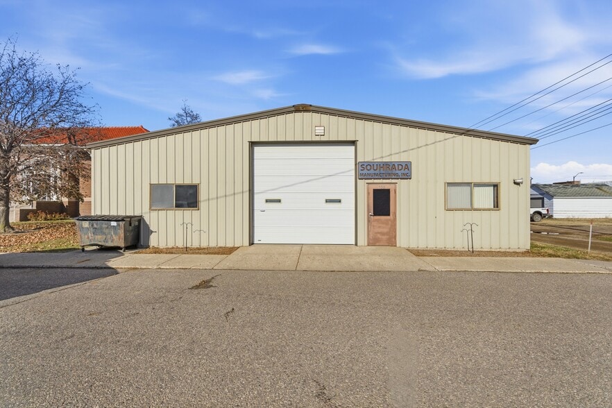 1703 Laurel St, Tyndall, SD for sale - Primary Photo - Image 1 of 12