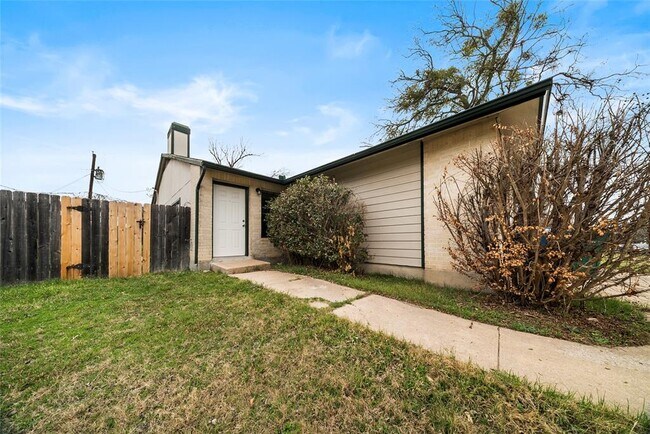 Plus de détails pour 808 Lloyd Ln, Elgin, TX - Multi-résidentiel à vendre