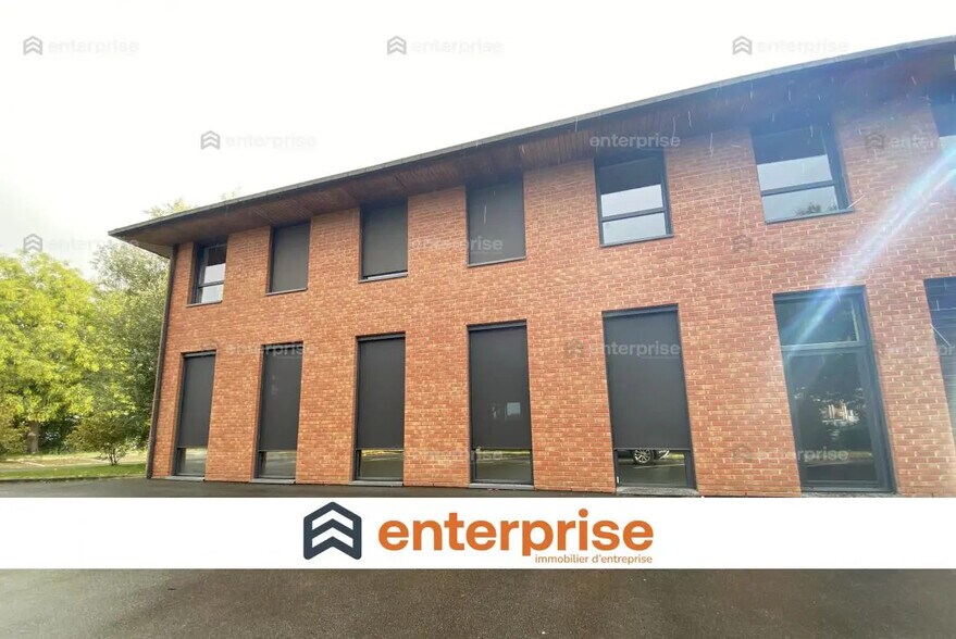 Bureau dans Wambrechies à louer - Photo du bâtiment - Image 1 de 9