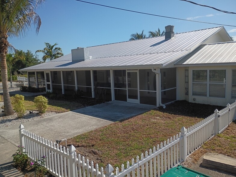 315 Addison Dr, Punta Gorda, FL for sale - Building Photo - Image 2 of 18