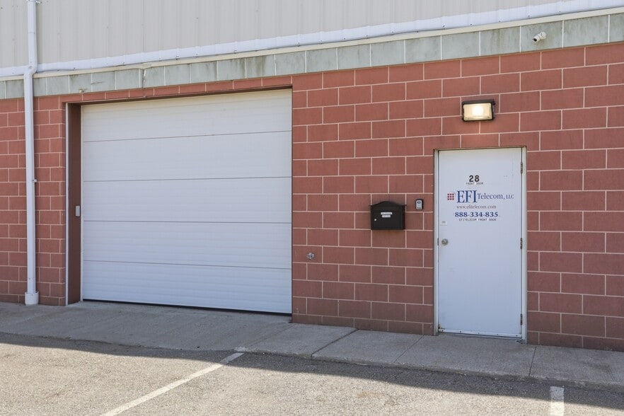 18 Graf Rd, Newburyport, MA for lease - Building Photo - Image 3 of 10
