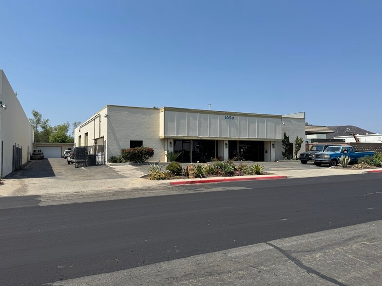 1050 Linda Vista Dr, San Marcos, CA for lease - Building Photo - Image 2 of 6
