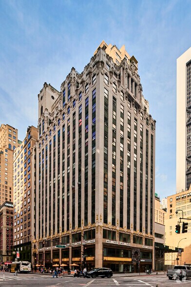 57 W 57th St, New York, NY à louer - Photo du bâtiment - Image 2 de 9