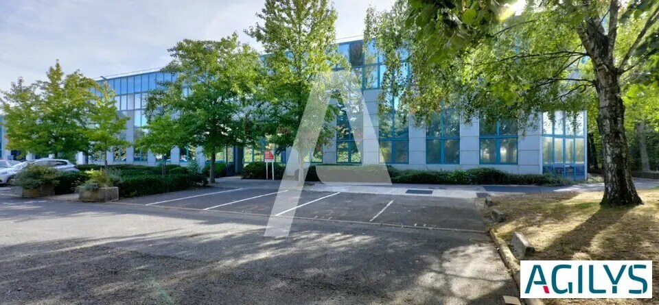Office in Fresnes for lease Building Photo- Image 1 of 4