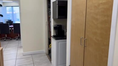 2382 Brooklyn Queens Expy W, Astoria, NY for lease - Commercial Listing Video 