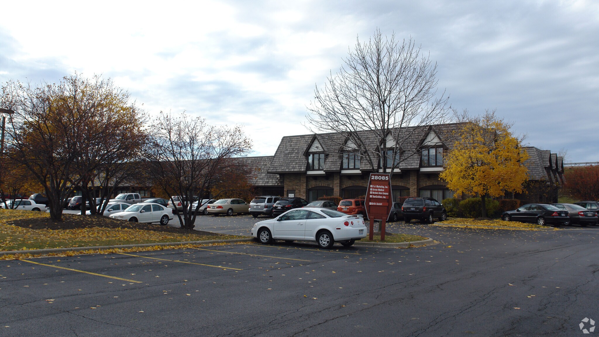 28085 N Ashley Cir, Libertyville, IL for lease Building Photo- Image 1 of 5