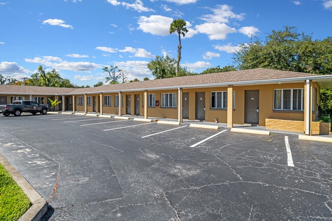 Plus de détails pour 640 S Ridgewood Ave, Daytona Beach, FL - Services hôteliers aux enchères