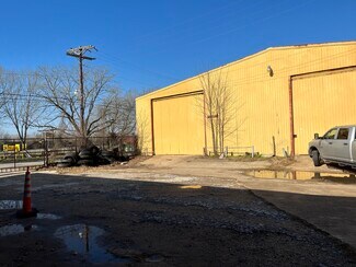 Plus de détails pour 101-107 Ramona St, Smithville, TX - Industriel à louer