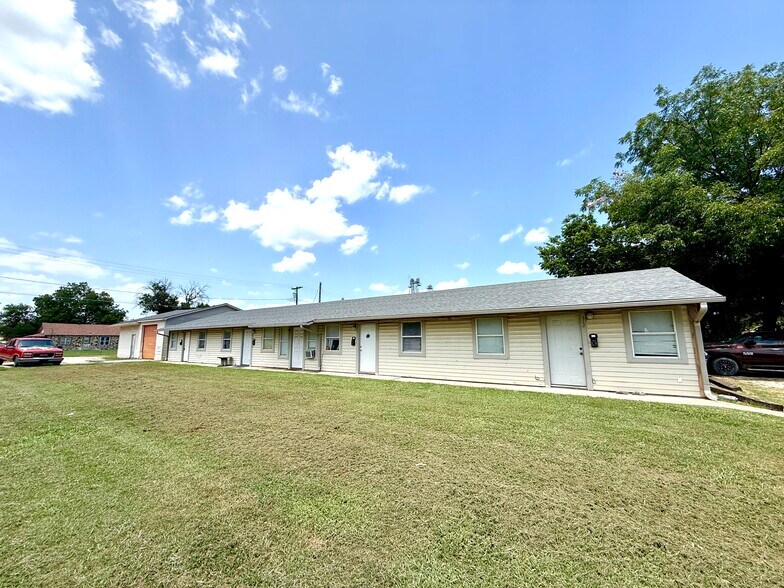 312 S B St, Davis, OK à vendre - Photo du bâtiment - Image 3 de 21