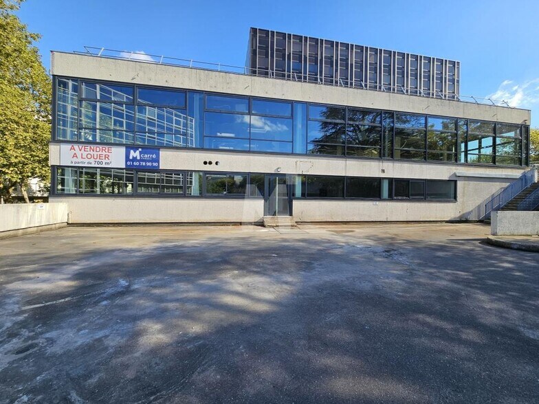 Bureau dans Évry-Courcouronnes à louer - Photo du bâtiment - Image 2 de 10