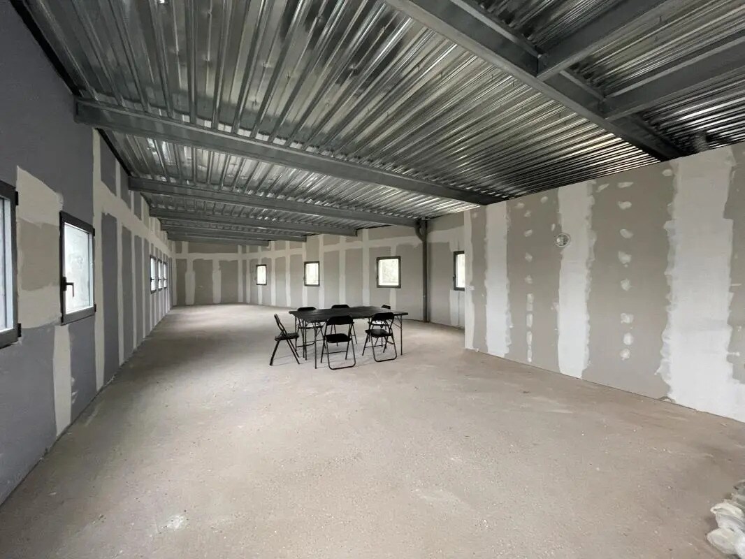 Office in Évreux for lease Interior Photo- Image 1 of 6