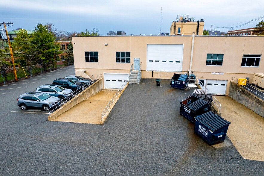 460 Hillside Ave, Needham, MA à louer - Photo du bâtiment - Image 3 de 7