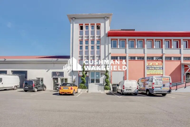 Flex dans Décines-Charpieu à louer - Photo du bâtiment - Image 3 de 16
